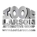 A silver logo for larson automotive group